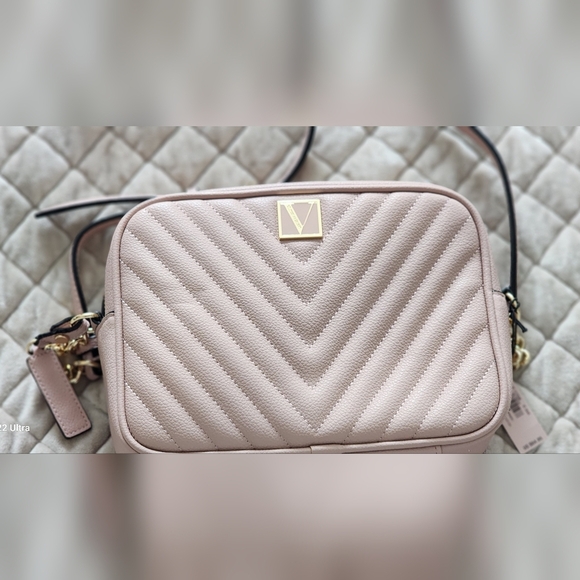Victoria's Secret Blush Quilted Crossbody Bag - Picture 3 of 6